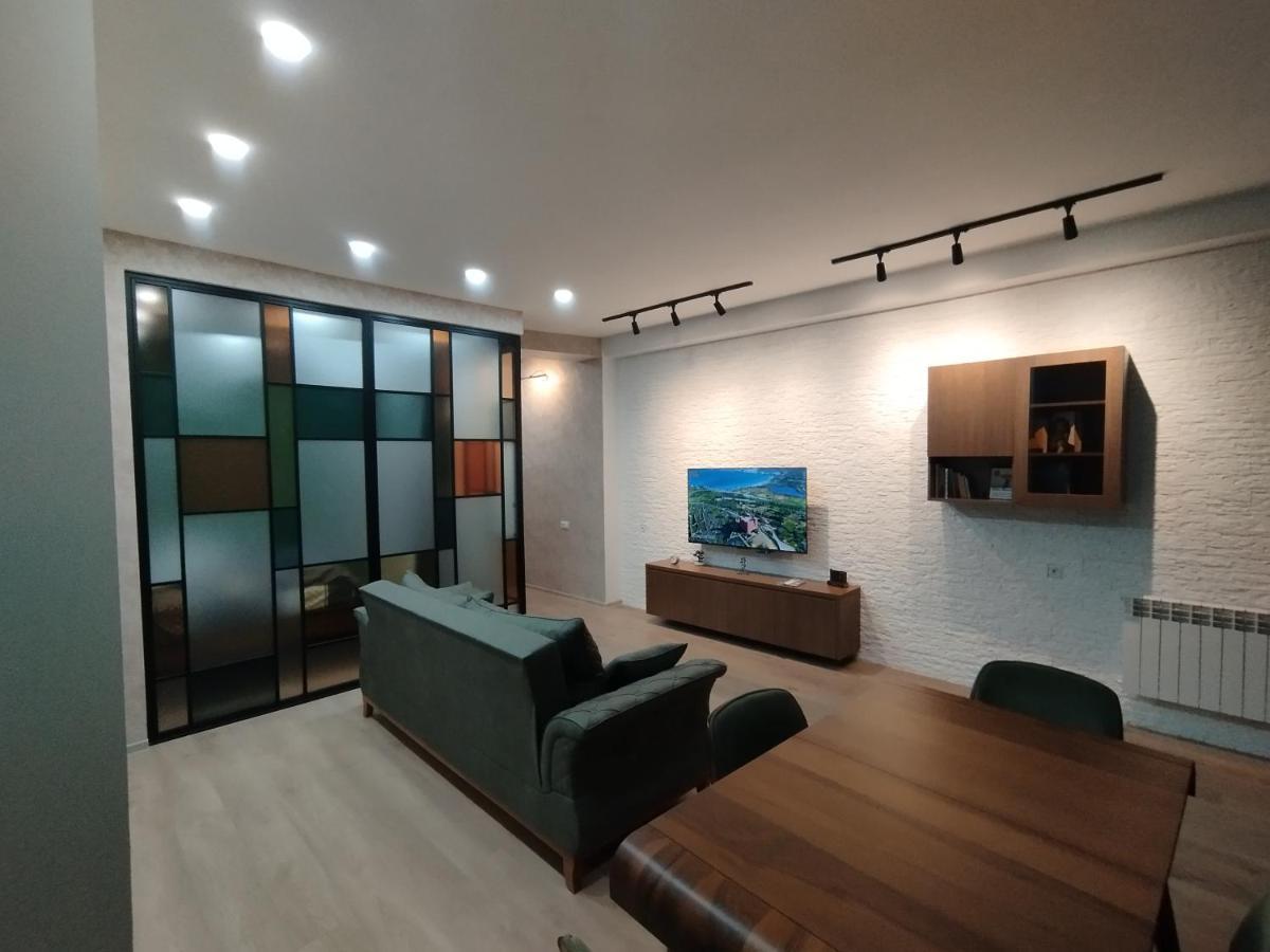 House Number 1 In Kutaisiアパートメント エクステリア 写真