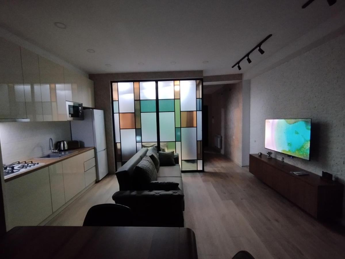 House Number 1 In Kutaisiアパートメント エクステリア 写真